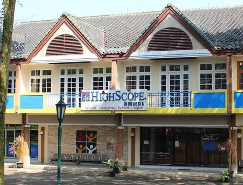 2 menit ke HighScope International School